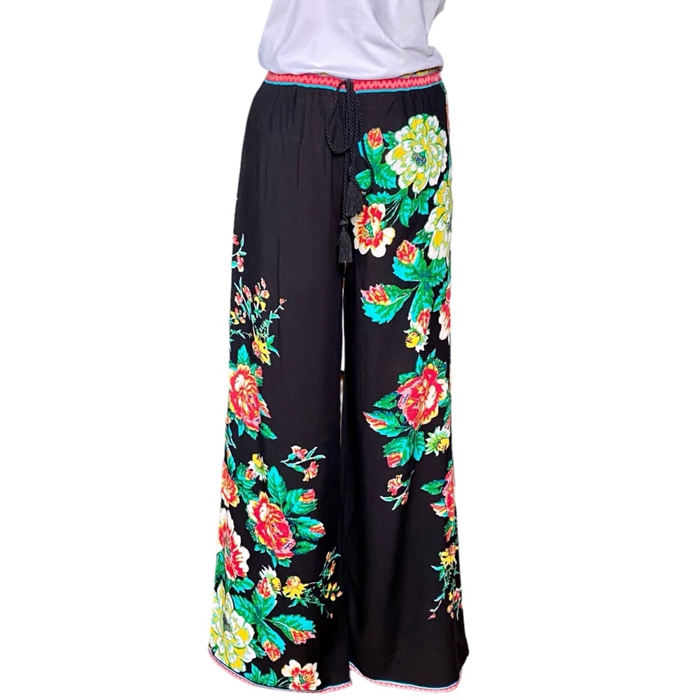 Flying Tomato Black with Hawaiian Floral Motif  Wide Leg Juniors size S